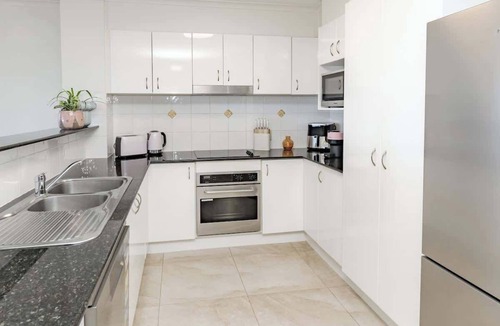 Marcoola Apartment | Stunning Ocean Views l Pool, Gym & Beach Access
