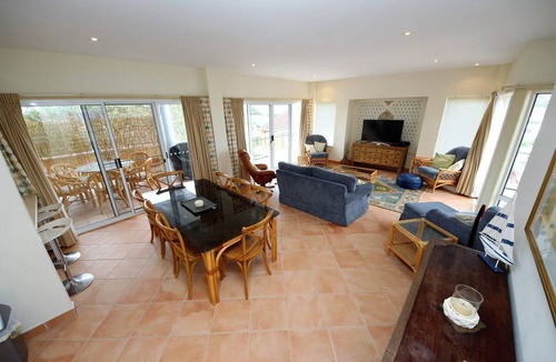South West Rocks Apartment | Stunning Penthouse in the Heart of Town – Views, WiFi & Walk to Everything