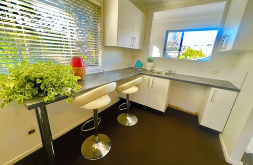 Milton House | StunningQuietDuallivingTownhouse Quiet Sanctuary close Suncorp Train Restaurants