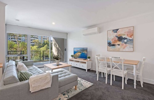 Canberra City Centre Apartment | Stylish 1-Bed Apartment with Balcony & Pool Access
