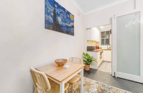 Elizabeth Bay Apartment | Stylish 1-Bedroom Retreat