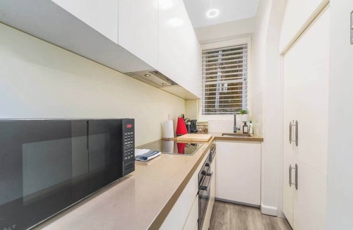 Elizabeth Bay Apartment | Stylish 1-Bedroom Retreat