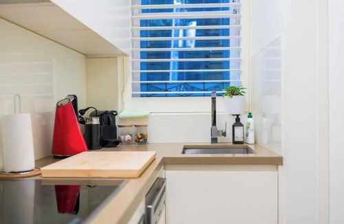 Elizabeth Bay Apartment | Stylish 1-Bedroom Retreat