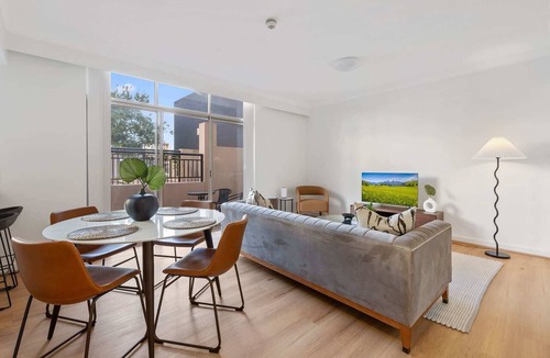 Camperdown Apartment | Stylish 2-Bed Apartment with Pool in Camperdown