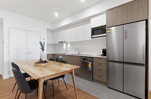 Cannington Apartment | Stylish 2 Bed Apartment with New Furnishings