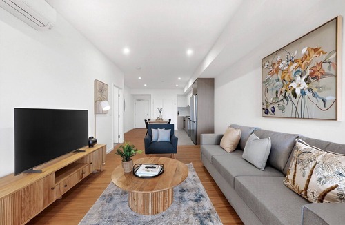 Cannington Apartment | Stylish 2 Bed Apartment with New Furnishings