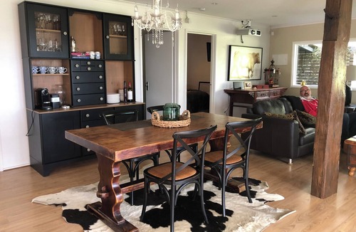 Poowong Cottage | Stylish 2-Bed Home, Stunning View, Fire Pit, Festoon Lights, BBQ and walk to Pub