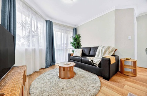 Fremantle Apartment | Stylish 2BR Fremantle Apartment with Pool Access
