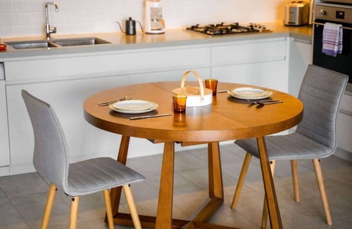 Doncaster House | Stylish 2BR Home in Doncaster with parking