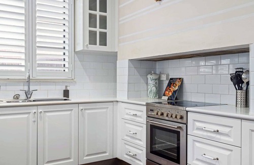 Doubleview House | Stylish 3-Bedroom Home near Scarborough Beach