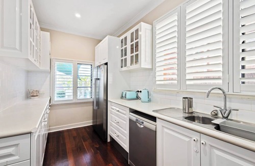 Doubleview House | Stylish 3-Bedroom Home near Scarborough Beach