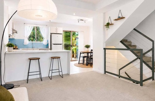 St. Lucia Apartment | Stylish 3-Level Retreat in St Lucia with Parking