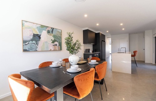 Mount Gravatt East Apartment | Stylish 3BR Top-Floor Apartment | Views, 2-Car Parking & EV-Friendly