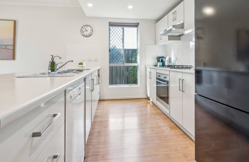 Kilburn House | Stylish 3BR Family Townhouse, Park View
