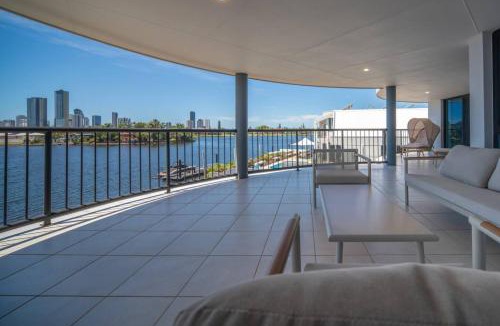 Mermaid Waters House | Stylish Canalfront Paradise with Designer Interiors
