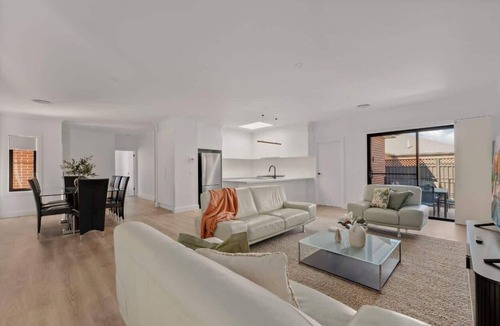 Bathurst House | Stylish Central Bathurst Stay