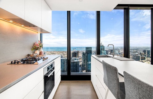 Southbank Apartment | Stylish City Apartment with Expanding City Views