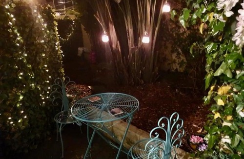 South Yarra Apartment | STYLISH COURTYARD UNIT, in the HEART OF STH YARRA