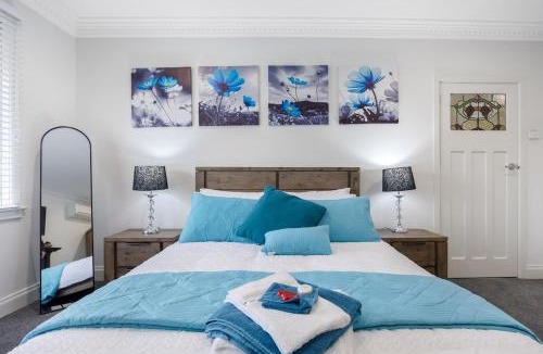 Ballarat House | Stylish Home 5min drive to Sovereign Hill & Lake Wendouree