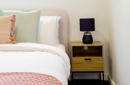 East Melbourne Apartment | Stylish Inner-City Apartment | Near MCG