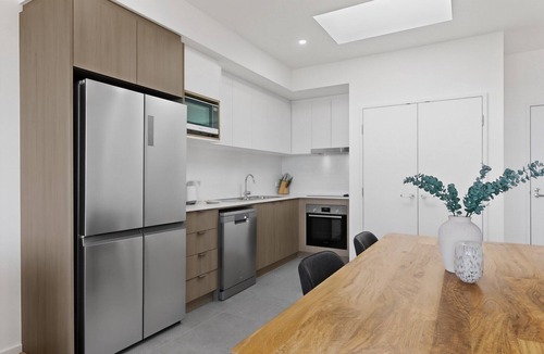 Cannington Apartment | Stylish New Apartment in Cannington with Parking