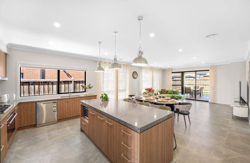 Mambourin Villa | Stylish Park-fronted Luxury Grand Family House!