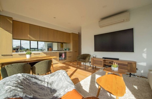 North Melbourne Apartment | Stylish Penthouse Oasis Near Royal Park + Parking
