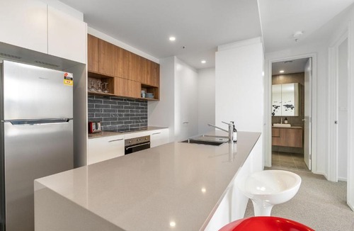 Phillip Apartment | Stylish Phillip apartment with gym and pool - Hosted by CanStay
