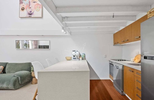 Teneriffe Apartment | Stylish Teneriffe Loft in Iconic Woolstore