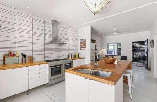 Cairns North House | Stylish Tropical Family Retreat with Private Pool Near Cairns Esplanade