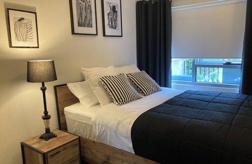 Carlton Apartment | Stylishly appointed apartment in Carlton - free parking and includes breakfast.