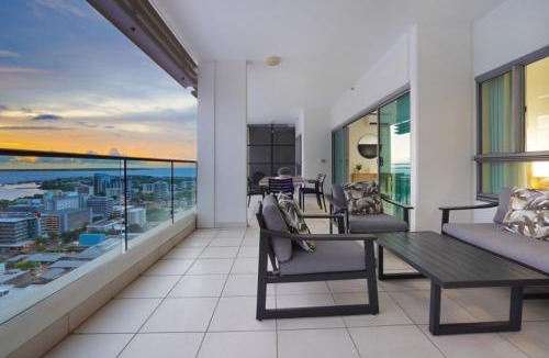 Darwin City Centre Apartment | Sub-Penthouse Stunner Harbour Views & Pool