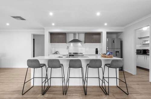 Armstrong Creek House | Summer Breeze - 10 mins to Barwon Heads & Torquay