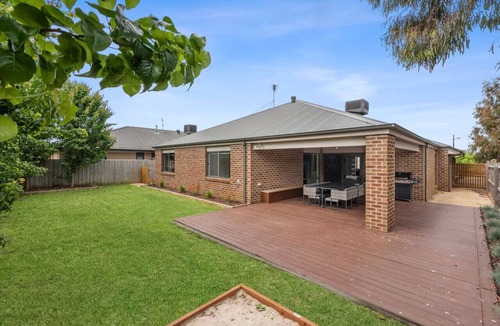 Armstrong Creek House | Summer Breeze - 10 mins to Barwon Heads & Torquay