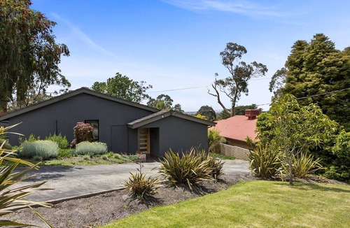 Mount Martha House | Summer Retreat with Pool