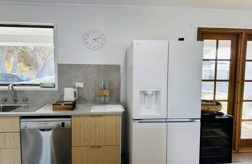 Leeman House | Summerland : Beachfront Retreat - Dogs welcome