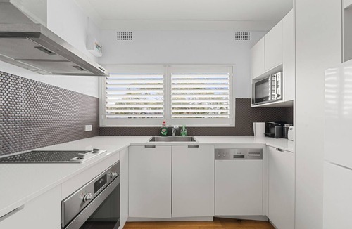 Newtown Apartment | Sun Drenched 1 BDR Studio Apt in Newtown