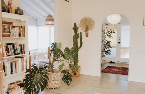 Two Rocks House | Sun drenched 70s beach house. Close to shops and beaches 🏖️