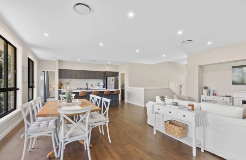 Green Point House | Sun-Drenched. Brand-New Home. Sleeps 11