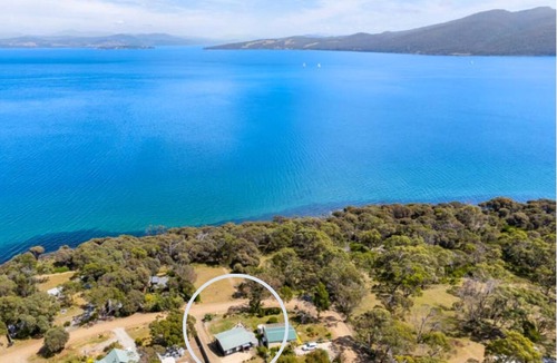 Alonnah House | Sun-drenched with spectacular views. Central location for exploring Bruny.