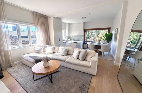 Bondi Beach Apartment | Sun Filled Bondi Beach Retreat. Walk to beach and dining.