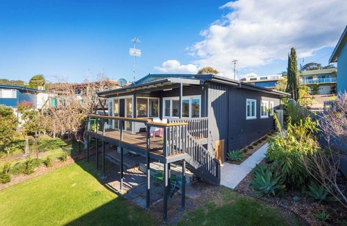 Pambula Beach Apartment | Sunbound charming three-bedroom beach house