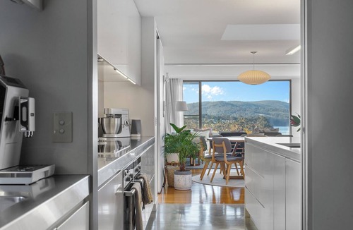 Blackmans Bay House | Suncoast Summer House Stunning River Derwent Vista