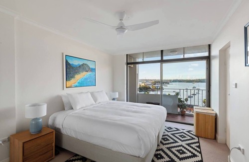 Elizabeth Bay Apartment | Sundowner Panoramic Harbour Views by the Marina
