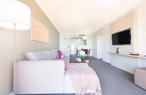 Darwin City Centre Apartment | Sundrenched and Scenic with Sprawling Water Views