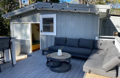 Wentworth Falls Cabin | Sunflower - Cozy Cabin, Lake, Pet & Family Friendly