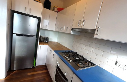 Coogee Apartment | Sunlit beach retreat.