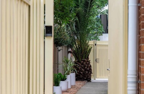 Saint Kilda South Apartment | Sunlit Courtyard 2BR Apartment Heart Of St Kilda