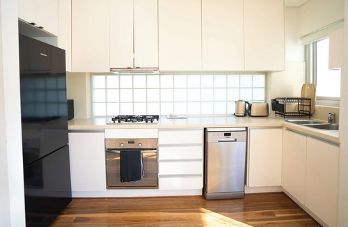 Bondi Beach Apartment | Sunny Bondi Beach Top Floor 2 Bdr with Free Parking