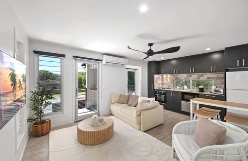 Alexandra Headland Apartment | Sunny Escape on Okinja